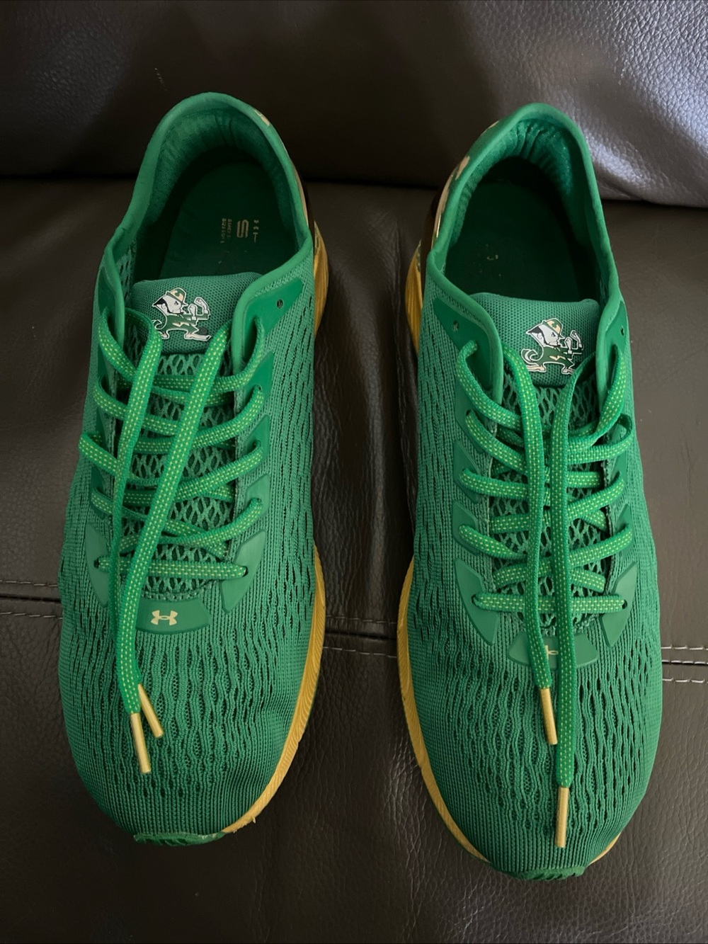 Notre Dame Fighting Irish Under Armour Men’s Green Athletic Shoes w/Gold sz.12.5